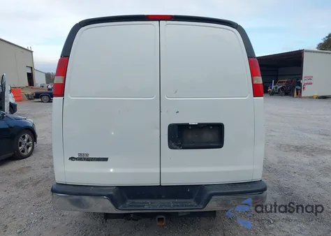 2017 Chevrolet Express 2500 Work Van z USA, uszkodzony, nr VIN 1GCWGAFG4H1239704